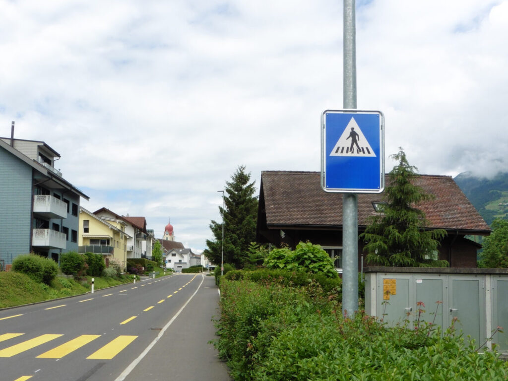 Signalisationen_Strassenverkehr_Strassenschilder_Fussgängerschilder_Wegweiser_Infotafeln (7)
